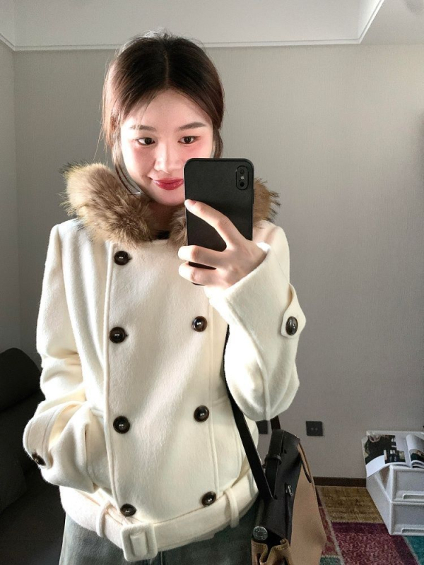 Jakna od chenillea sa spandexom, kapuljača, krzneni ovratnik, dvostruko kopčanje, kratka duljina, udoban kroj