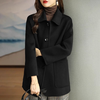Ženski kaput od poliestera s krznenim ovratnikom, jednostruko kopčanje, slobodna silueta, srednja duljina