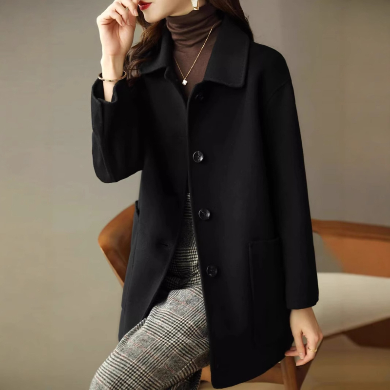 Ženski kaput od poliestera s krznenim ovratnikom, jednostruko kopčanje, slobodna silueta, srednja duljina