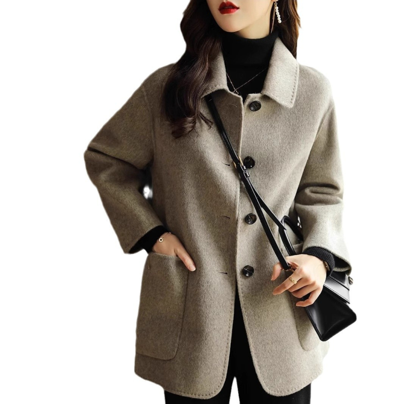 Ženski kaput od poliestera s krznenim ovratnikom, jednostruko kopčanje, slobodna silueta, srednja duljina