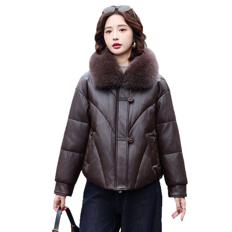 Valódi báránybőr bőrdzseki tolltöltettel, rókafaros szőrme gallérral, karcsú szabás, hosszú ujjú, cipzáras elöl, téli stílus