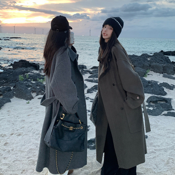 Ženski kaput od chenillea, krzneni ovratnik, dugi rukavi, širok kroj, jednostruko kopčanje, jednobojni uzorak