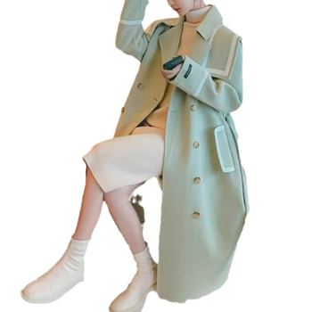 Debeli srednje duljine kaput sa stojećim ovratnikom, dugi rukavi, širok kroj