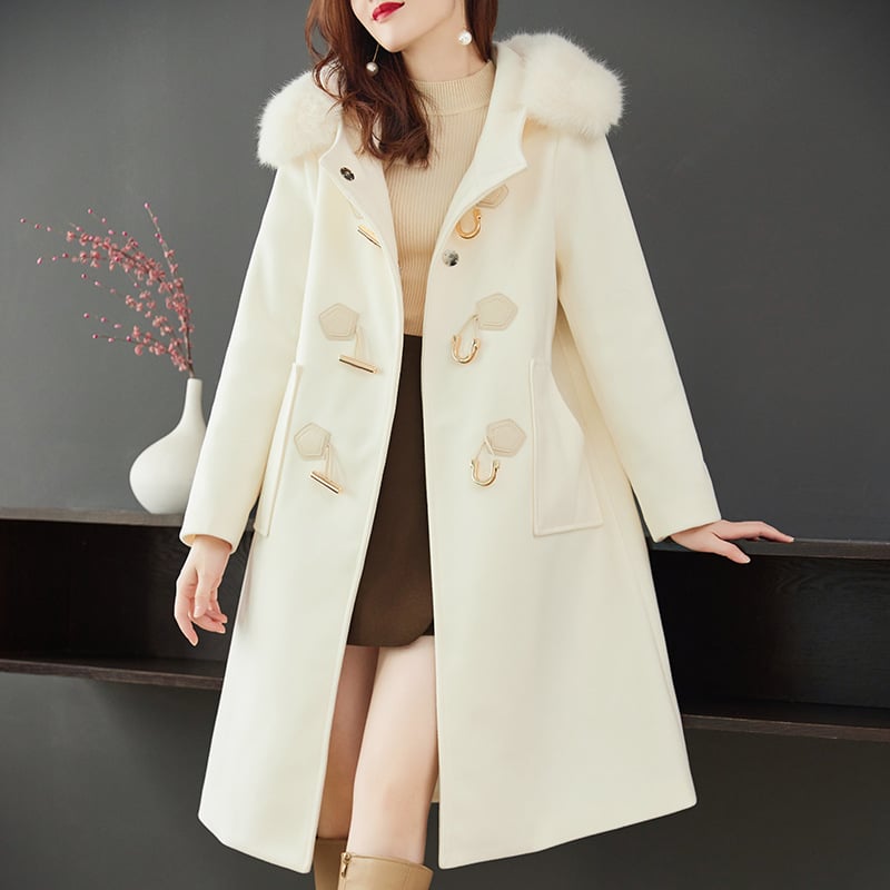 Ženski dugi kaput s kapuljom od poliestera, jednostruko zatvaranje gumbima, jednobojna boja, opuštena silueta.