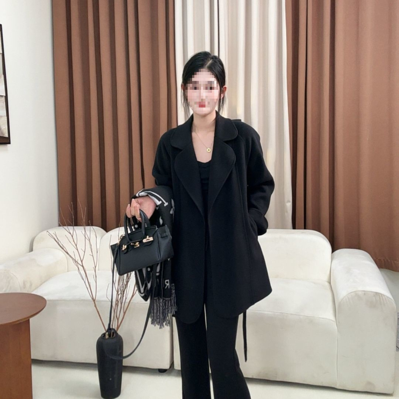 Chenille kaput ležernog kroja, kratka duljina, kopčanje uz vrpcu, 3/4 rukavi, ovratnik sakoi