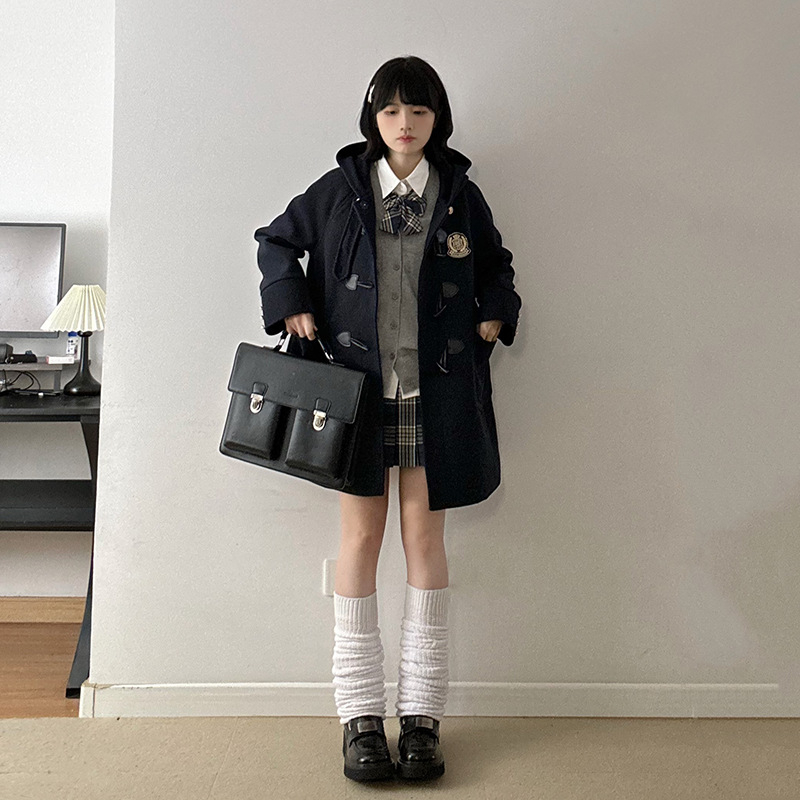 Palton cu glugă, nasturi din corn, buzunare | Lână sintetică, lungime scurtă, iarna 2024, stil japonezo-coreean