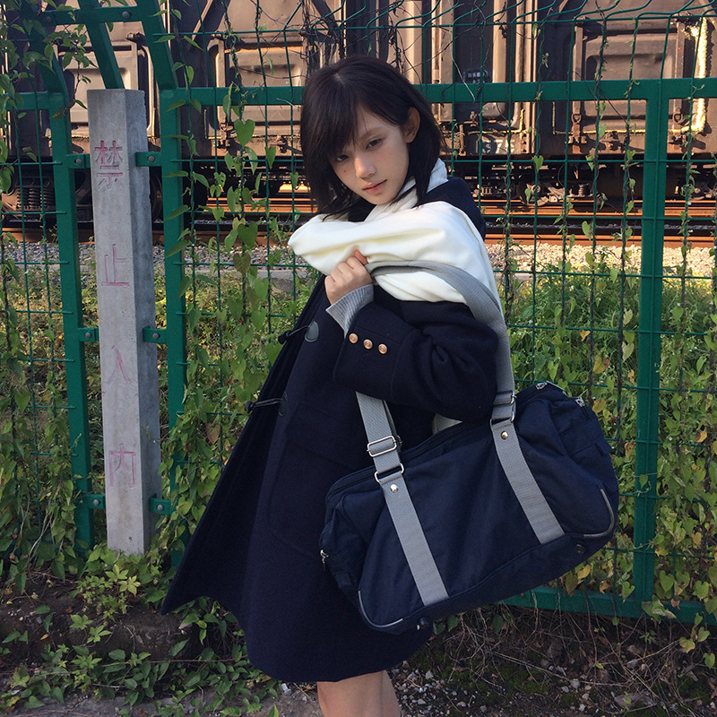 Palton cu glugă, nasturi din corn, buzunare | Lână sintetică, lungime scurtă, iarna 2024, stil japonezo-coreean