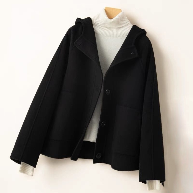 Ženski dvostrani vuneni kaput od Chenille materijala, jednofarbni, kratki kroj, kapuljača, jednostruko kopčanje, džepovi