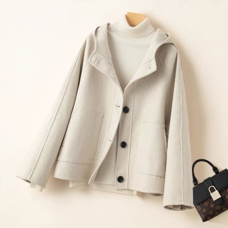 Ženski dvostrani vuneni kaput od Chenille materijala, jednofarbni, kratki kroj, kapuljača, jednostruko kopčanje, džepovi