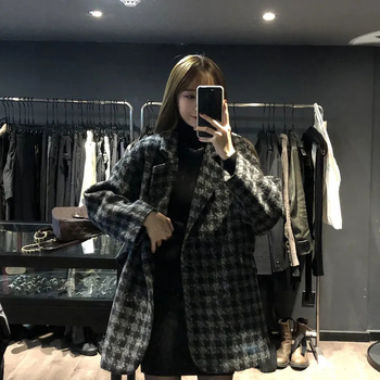 Ženski kaput od poliestera s uzorkom houndstooth, 3D efekt, srednja duljina, polo ovratnik, dugi rukavi