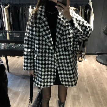 Ženski kaput od poliestera s uzorkom houndstooth, 3D efekt, srednja duljina, polo ovratnik, dugi rukavi