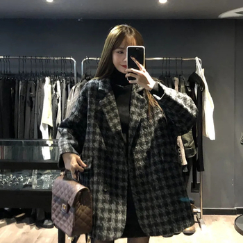 Ženski kaput od poliestera s uzorkom houndstooth, 3D efekt, srednja duljina, polo ovratnik, dugi rukavi