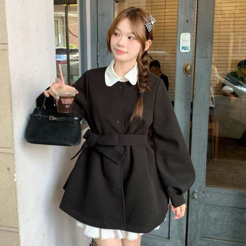 Ženski kratki kaput od kože kozje kože i poliestera, lampion rukavi, bez ovratnika, jednoredno kopčanje, zima 2025