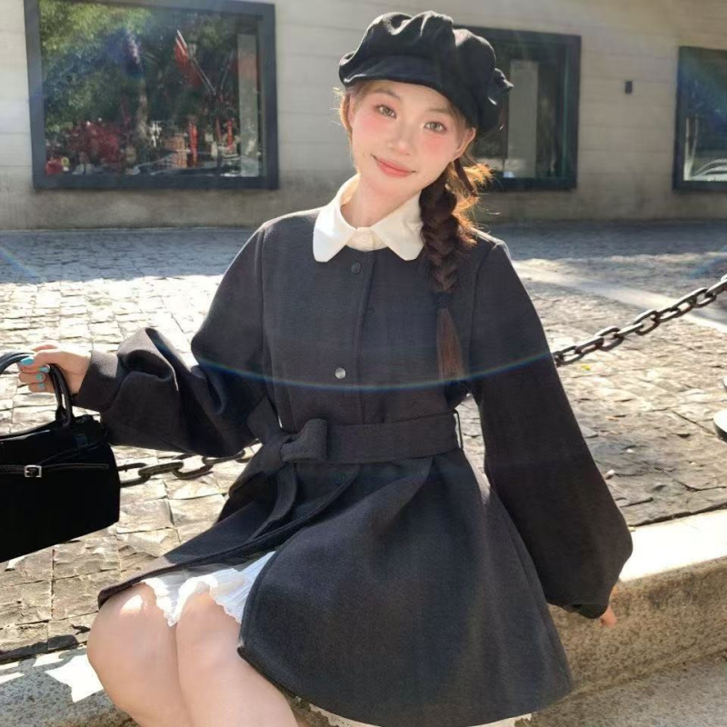 Ženski kratki kaput od kože kozje kože i poliestera, lampion rukavi, bez ovratnika, jednoredno kopčanje, zima 2025