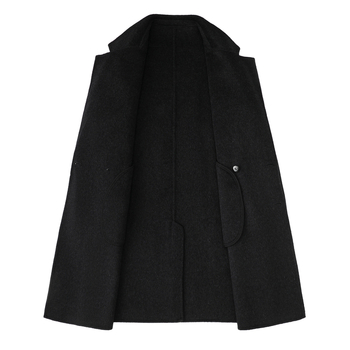 Szabad esésű gyapjúkabát, dupla gombolás, zakónyak, oldalsó zsebek, 51–70% gyapjú, téli 2025