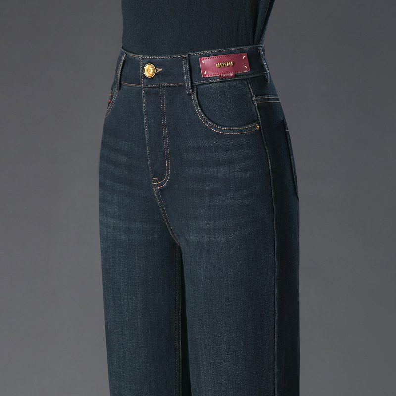 Дънкови панталони с прав силует, висока талия; деним памук 50-70% и еластан <30%; панели пачворк; пролет 2025