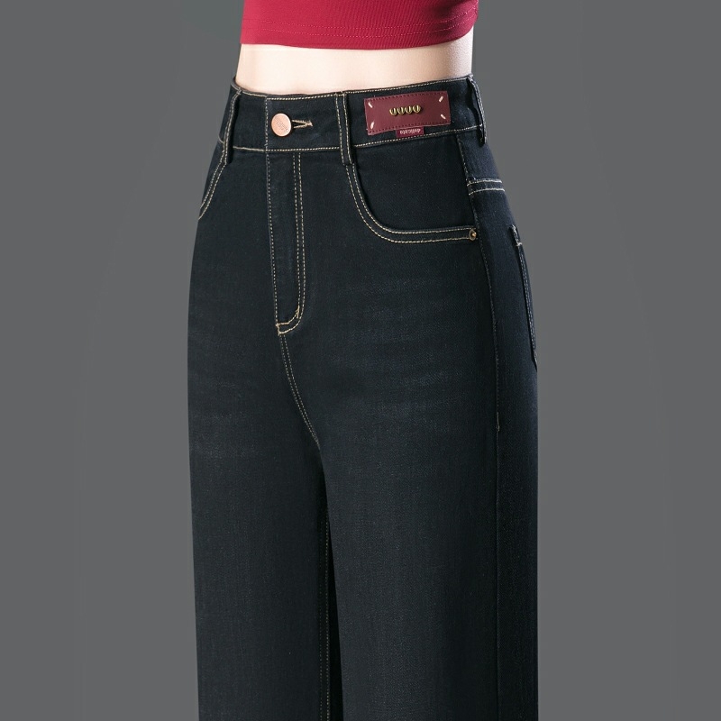 Дънкови панталони с прав силует, висока талия; деним памук 50-70% и еластан <30%; панели пачворк; пролет 2025