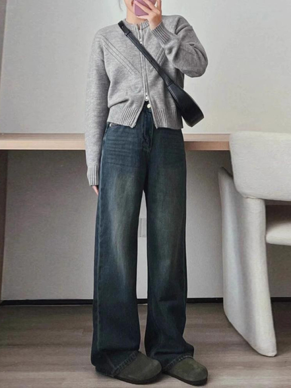 Ženske farmerice s flis podstavom, topli retro stil, visokog struka i ravni kroj, denim od pamuka s 70–80% pamuka i 30–50% poliestera, distressed detalji, zip i kopče.