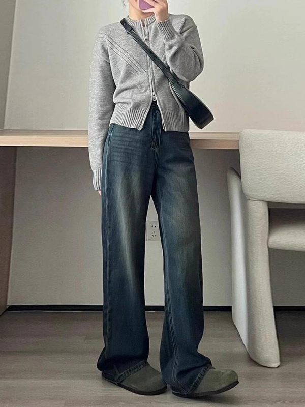 Ženske farmerice s flis podstavom, topli retro stil, visokog struka i ravni kroj, denim od pamuka s 70–80% pamuka i 30–50% poliestera, distressed detalji, zip i kopče.