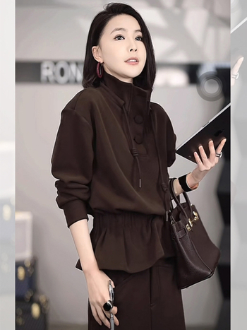 Pamukasti dvodjelni set: top s dugim rukavom i suknja visokog struka, korejski stil casual, gradski svakodnevni stil, jesen 2024