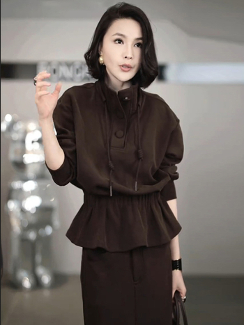 Pamukasti dvodjelni set: top s dugim rukavom i suknja visokog struka, korejski stil casual, gradski svakodnevni stil, jesen 2024