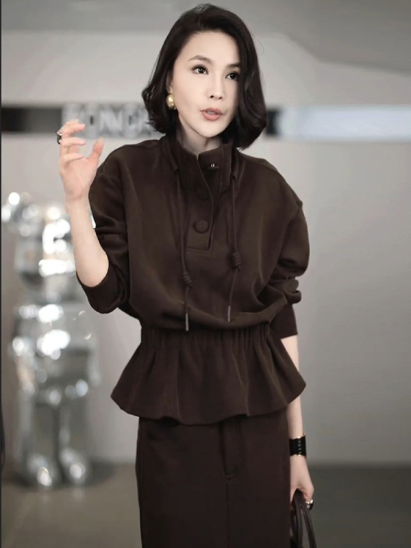 Pamukasti dvodjelni set: top s dugim rukavom i suknja visokog struka, korejski stil casual, gradski svakodnevni stil, jesen 2024