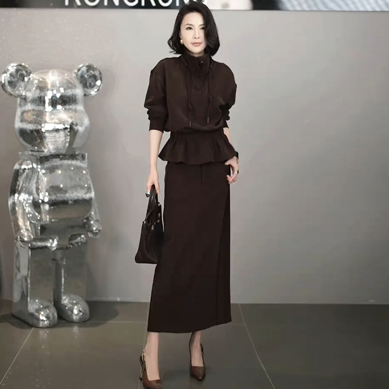 Pamukasti dvodjelni set: top s dugim rukavom i suknja visokog struka, korejski stil casual, gradski svakodnevni stil, jesen 2024