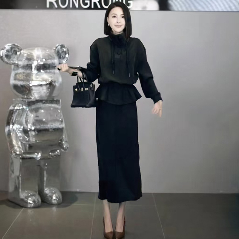 Pamukasti dvodjelni set: top s dugim rukavom i suknja visokog struka, korejski stil casual, gradski svakodnevni stil, jesen 2024