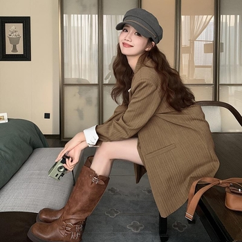 Ženski kostim s suknjom u prugama, proljeće 2024, tkanina pamuk-poliester, vlakno poliester, dugi rukavi, poslovni ležerni stil