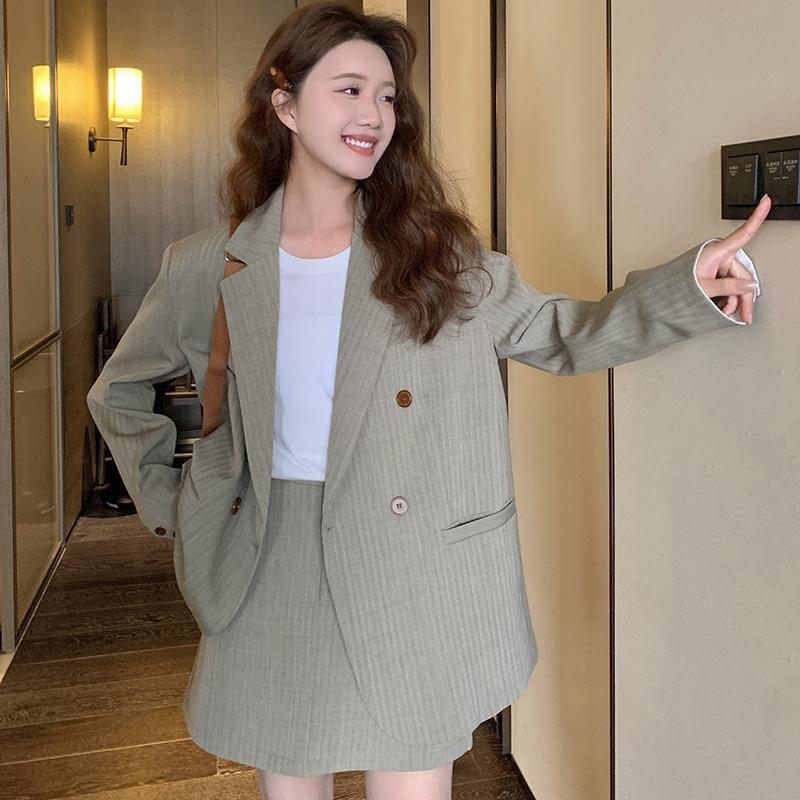 Ženski kostim s suknjom u prugama, proljeće 2024, tkanina pamuk-poliester, vlakno poliester, dugi rukavi, poslovni ležerni stil