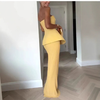 Костюм с пола и топ без презрамки: плисирана мини пола с висок талия; едноцветен; без ръкави; полиестер с еластан (Едноцветен; Без ръкави; Полиестер с еластан; Лято 2025)