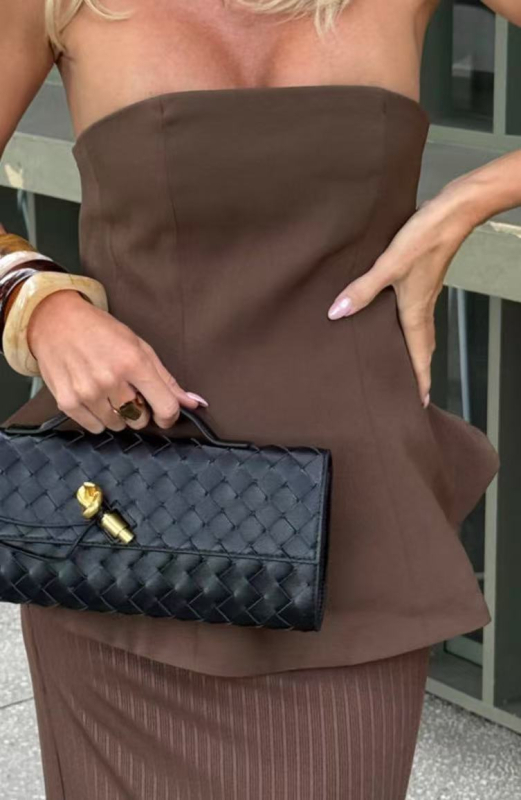 Костюм с пола и топ без презрамки: плисирана мини пола с висок талия; едноцветен; без ръкави; полиестер с еластан (Едноцветен; Без ръкави; Полиестер с еластан; Лято 2025)