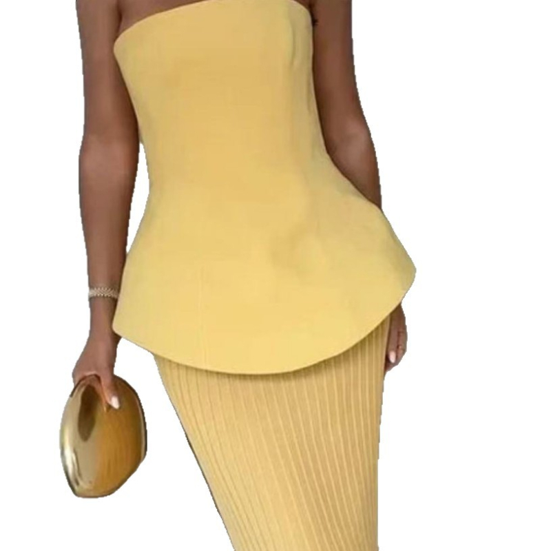 Костюм с пола и топ без презрамки: плисирана мини пола с висок талия; едноцветен; без ръкави; полиестер с еластан (Едноцветен; Без ръкави; Полиестер с еластан; Лято 2025)