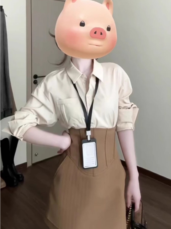 Dvodjelni casual kostim s košulom i visokim pojasom, set suknja-pantalone, proljeće 2025, dugi rukavi, stil kraljevske sestre