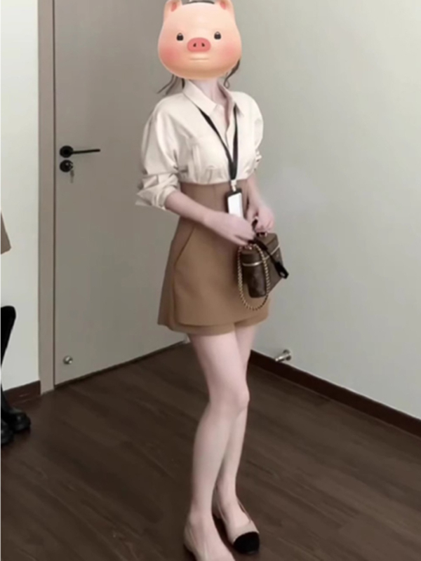 Dvodjelni casual kostim s košulom i visokim pojasom, set suknja-pantalone, proljeće 2025, dugi rukavi, stil kraljevske sestre