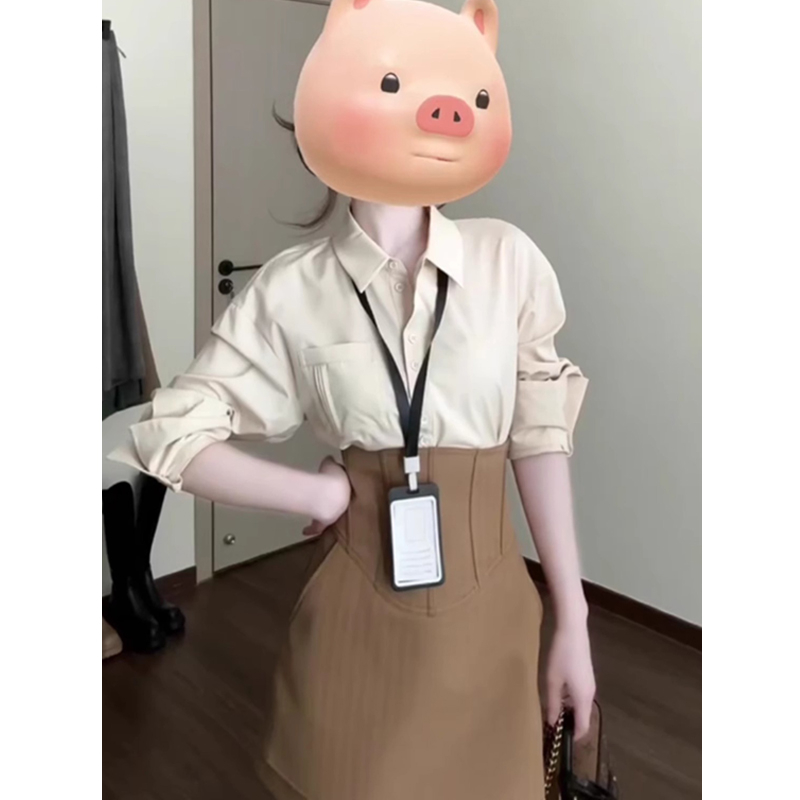 Dvodjelni casual kostim s košulom i visokim pojasom, set suknja-pantalone, proljeće 2025, dugi rukavi, stil kraljevske sestre