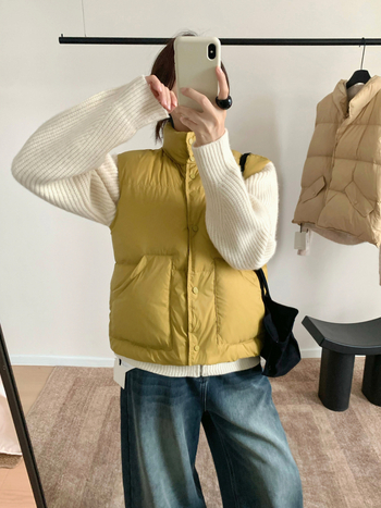 Ženski down vest s stojećim ovratnikom, bez rukava, najlon materijal, punilo bijelim patkim perjem, 86–90% udjela perja