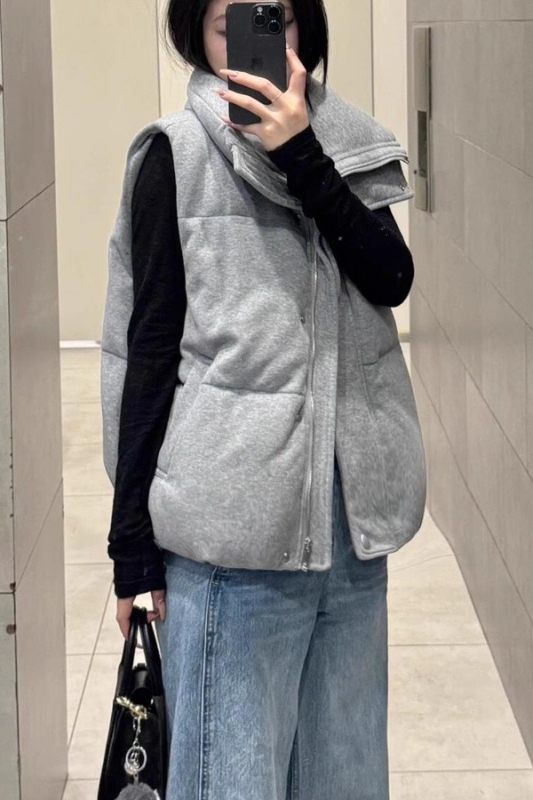 Ženska down vesta, kratka duljina, V-izrez, zatvara se jednim gumbom, glavni materijal: rayon, punilo: kačje perje