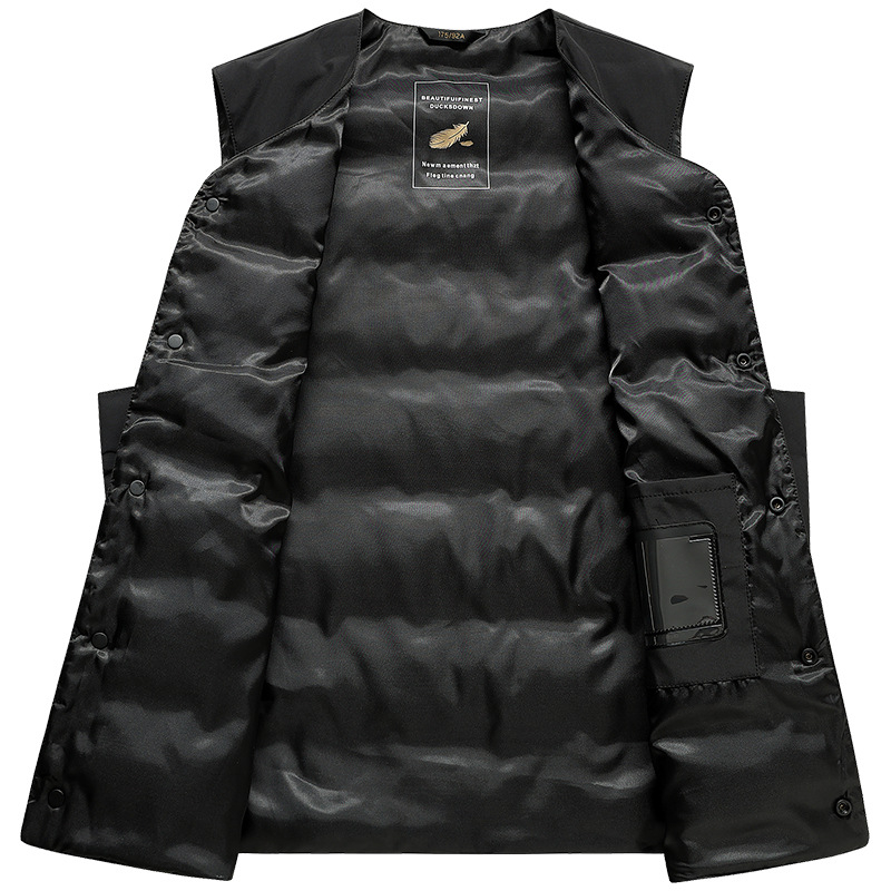 Vīriešu V kakla pūka veste, viegla, brīva piegriezuma, bez kapuces, patch kabatas, poliestera audums, balto pīļu pūkai pildījums 86–90%, 52.6 g, pavasaris un rudens