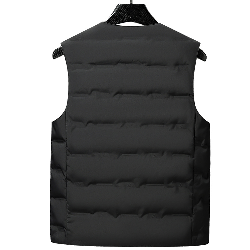 Vīriešu V kakla pūka veste, viegla, brīva piegriezuma, bez kapuces, patch kabatas, poliestera audums, balto pīļu pūkai pildījums 86–90%, 52.6 g, pavasaris un rudens