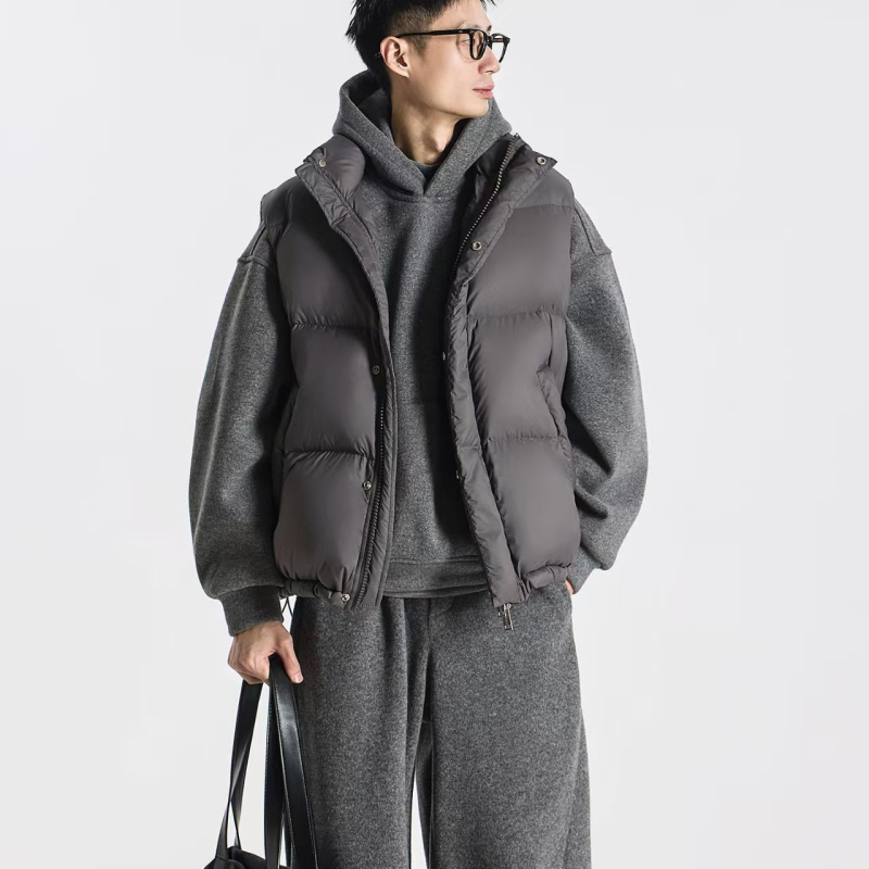 Puffer vest sa zipom i stojećim ovratnikom, 86–90% guščji down, nadjev 100–150 g, najlonska vanjska strana