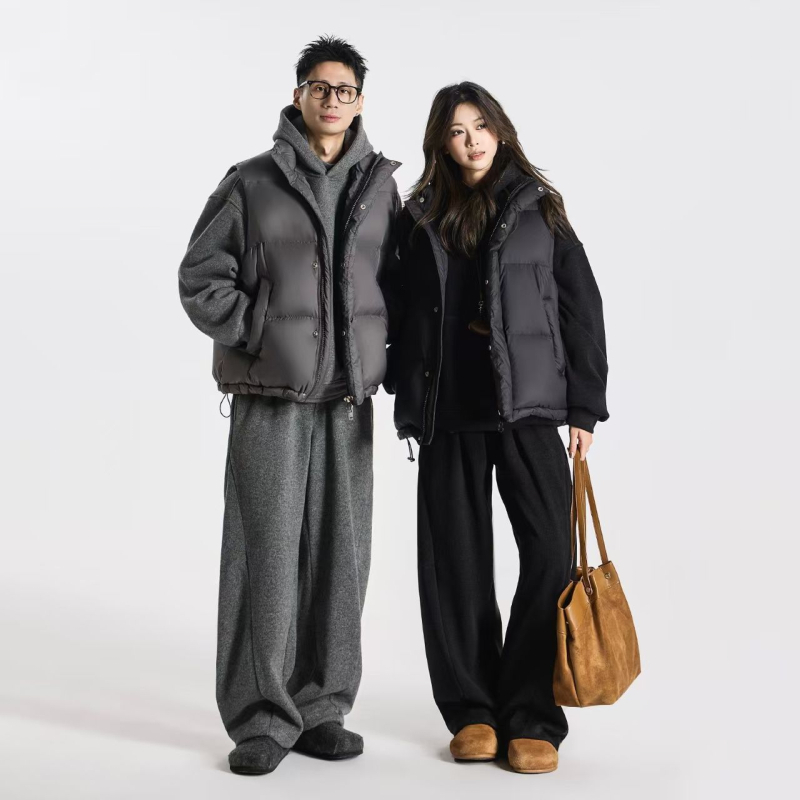 Puffer vest sa zipom i stojećim ovratnikom, 86–90% guščji down, nadjev 100–150 g, najlonska vanjska strana