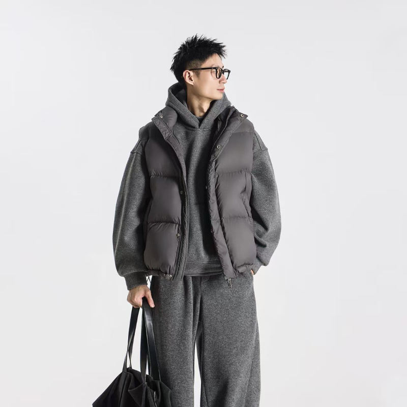 Puffer vest sa zipom i stojećim ovratnikom, 86–90% guščji down, nadjev 100–150 g, najlonska vanjska strana