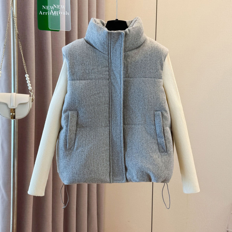 Vesta sa stojećim ovratnikom, vunena tkanina, punjenje od poliestera i pamuka, jednobojna, zatvarač, opuštena silueta, elegantan gradski stil, 2025 ljeto