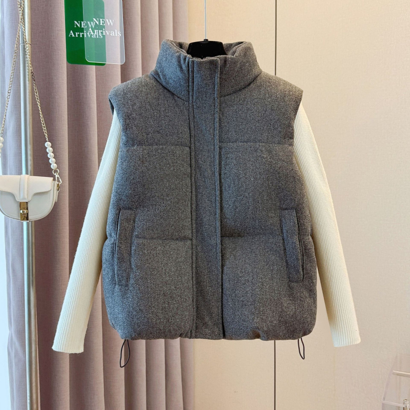 Vesta sa stojećim ovratnikom, vunena tkanina, punjenje od poliestera i pamuka, jednobojna, zatvarač, opuštena silueta, elegantan gradski stil, 2025 ljeto