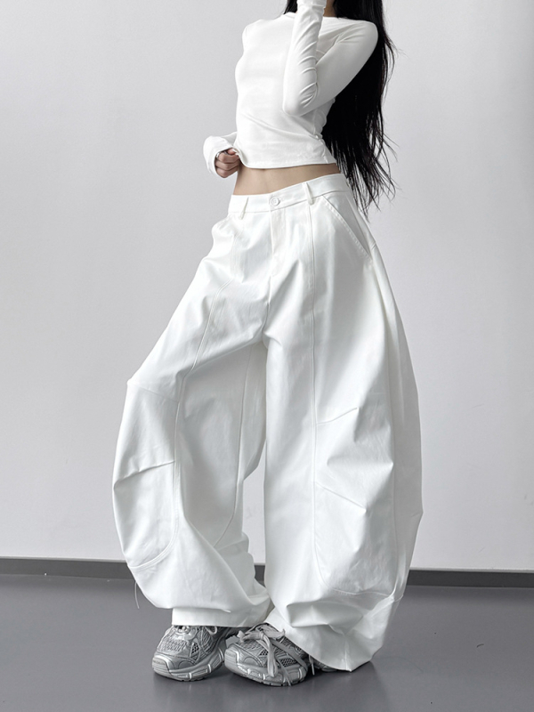 Ženske hlače od denima – ravni kroj, srednji pojas, opušteni gradski stil, debeli materijal, zima 2025