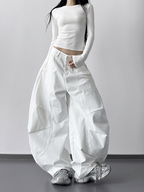 Ženske hlače od denima – ravni kroj, srednji pojas, opušteni gradski stil, debeli materijal, zima 2025