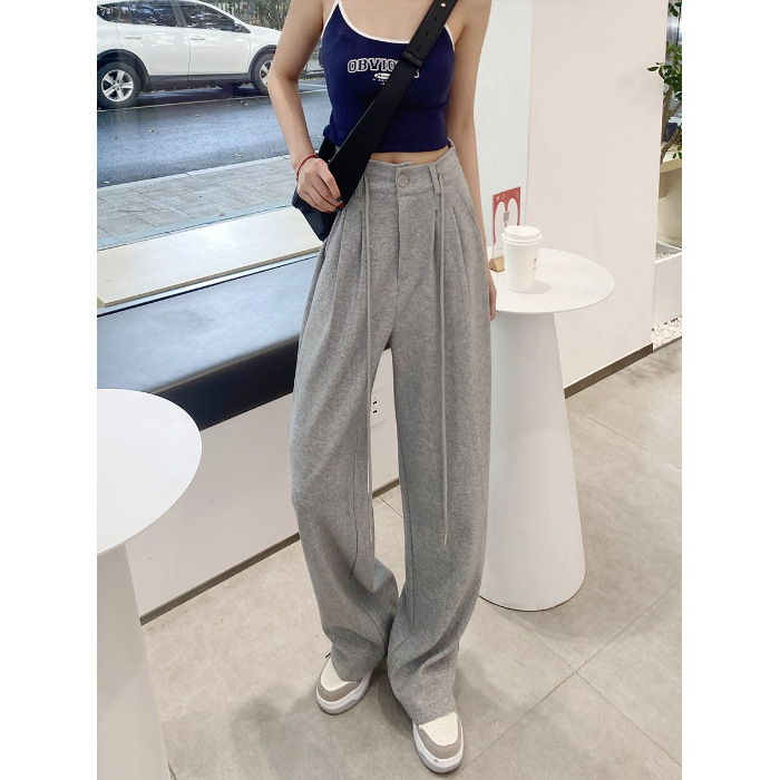 Ženske široke sportske hlače, visoki struk, ravni kroj, do poda, s vezicom u struku (Poliester 90–95%, Drugo <30%, Vezica u struku, Duljina do poda, Proljeće 2025)