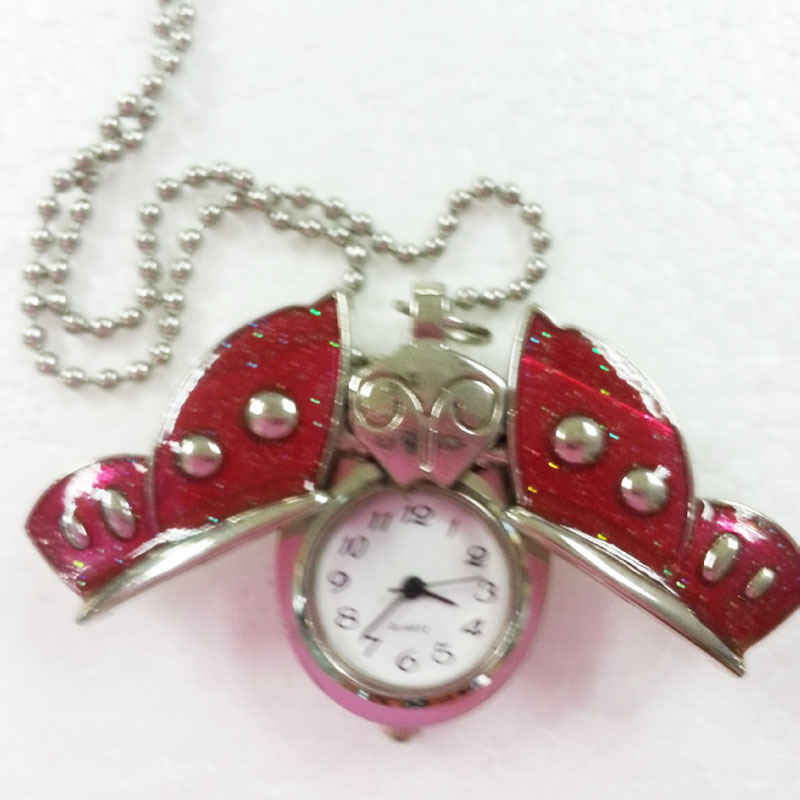 Pillangó motívumos zsebóra medál, retro dizájn, kvarc Huachen mozgás, analóg kijelző, három mutató, világidő, ötvözet tokozás