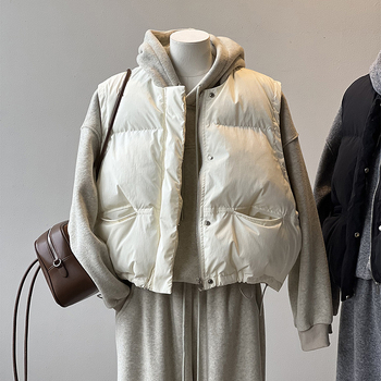 Vesta din nylon cu umplutură de bumbac, lungime scurtă, guler rotund, fermoar, croială lejeră